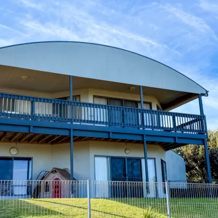 Holiday on Hero, Dog Friendly, outdoor SPA, 3 mins walk to the beach, fast Wifi