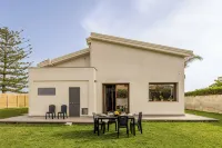 Exclusive villa with garden near the sea - Villas