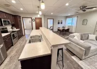 Beatrice Beauty - Remodeled 2 bed 2 bath in quiet neighborhood - Wifi