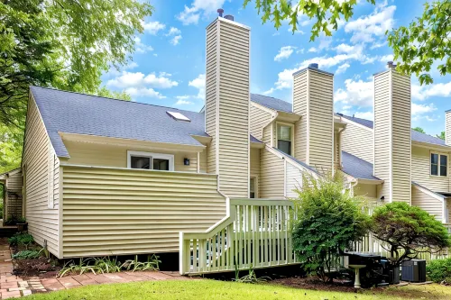 Lazy Lemon; Walk to Koka Booth; Near Wake Med Cary; Well Appointed; Central - Homestays