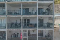 Lake of the Ozarks Premier lakefront 3-bedroom condo. Fishing, Swimming,boating. - Homestays
