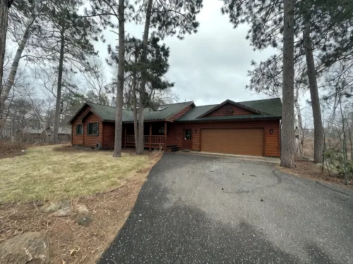 Cozy 3-bedroom cabin in charming Crosslake with WiFi and AC