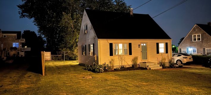 Charming private home. Walk to beach, restaurants, entrance to the Cliff Walk! Hotels in Middletown