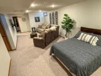 Spacious, modern lake-front vacation home/ scrapbooking/quilting retreat