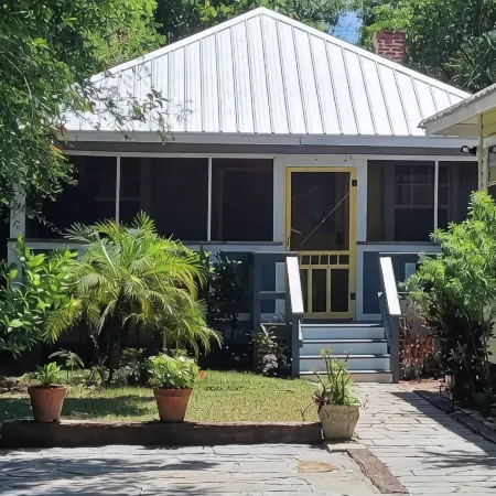 Casa Lola Downtown Cottage