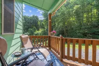 Mountain Serenity Awaits-Charming 3 Bdr Cottage w/ Scenic Views and Privacy - 3-Star