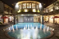 Hotel Sriti Magelang - Pools