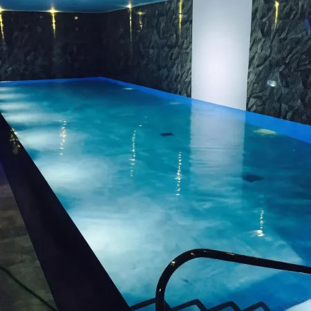 Holly Lodge Guest House with Free Off Site Health Club