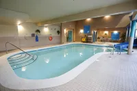 PRAIRIE CREST CALGARY AIRPORT by IHG - Pools