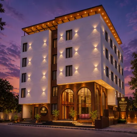 Hotel The Aureum (A Unit of Sandy Blossom) Отели рядом с достопримечательностью «Гулаб Баг и Зоопарк»