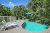 Chez Noosa Holiday Apartments - Swimmingpools
