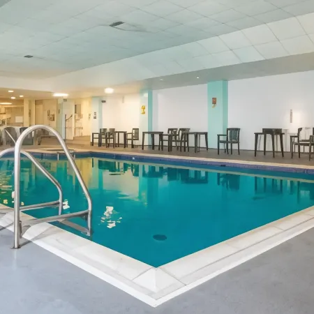 The Grand Burstin Hotel