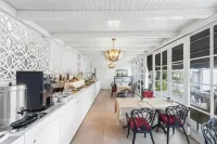 Elegance East Hotel