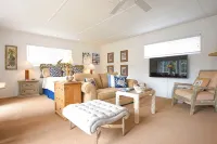 Charming Seashell Cottage in Heart of la Jolla Village, Walking Distance to All - Condos