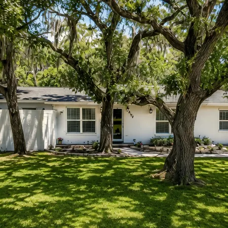 Warm and Cozy Home in Quiet Neighborhood!! LLC