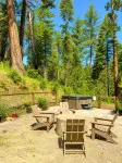 Sage House - Walking Distance to Lake, Hot Tub, Pet Friendly w/ New AC