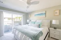 Steps to Sand, Luxury Family Townhome with Central A/C BBQ Crib Resort Amenities - Wifi