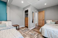 Bright & Modern 4Br with Large Jacuzzi Tub Near Favored Black Hills Attractions - Jacuzzi