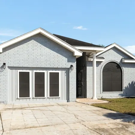 Casa Aaron, Large Pool, Game Room, Spacious Backyard with Palm Trees, 3 Bedrooms