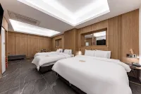 順天棕色波點酒店-順天站店 - 停車場