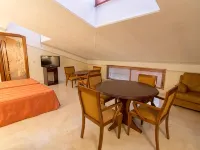 Hotel San Antonio Hotels in Альбасете
