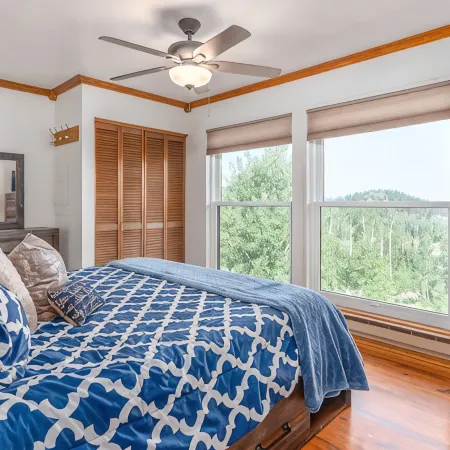 Brian Head Ski Condo, 2 Bed, 2 Bath, Pool, Jacuzzi,  Main Building, Elevator
