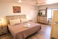 The PLAYFUL PELICAN on Florida's Intercostal Waterway: Beach a few blocks away - 3-Star