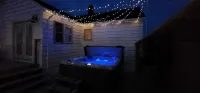 Hot Tub House Kipling Cottages Deck Fire Pit 2 Bed 1 Bath Smart TVs WiFi Sleep 6 - 3-Star