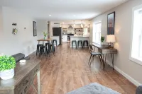 Spacious and Bright Downtown APT with River View - 4-Star