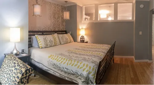 Downtown luxury, full amenities with parking - 4-Star