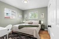 5 Bd & 3 Ba - Hot Tub, Game Room, Fire Pit, Fenced Yard - Denver & Boulder