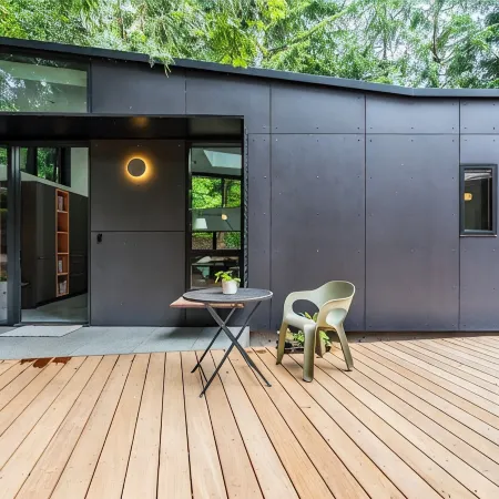 Hip Modern Studio in serene central Bellevue with AC, WiFi, Kitchen, TV