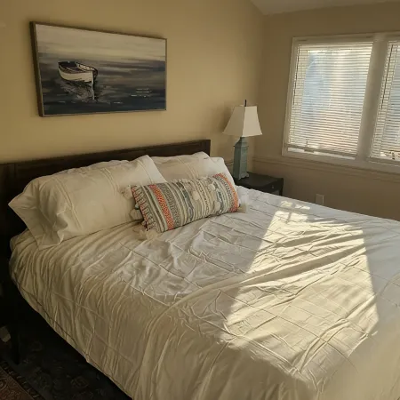 Downtown Marblehead 2brm/1.5bath w/ deck