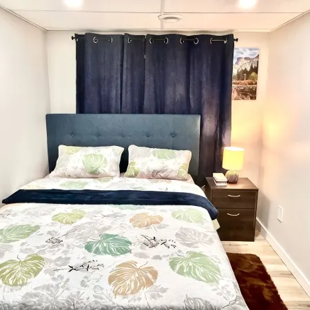 2 Bed rooms|Private entrance|Free Parking|Self-Check-in into our Upscale Haven.