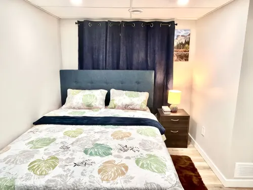 2 Bed rooms|Private entrance|Free Parking|Self-Check-in into our Upscale Haven.