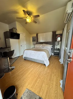 Welcome to the Tiny House. - Bungalows