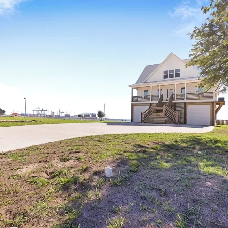Beach Views, Heated Pool/Spa, Fire Pit, & Golf Green and walkable to downtown!