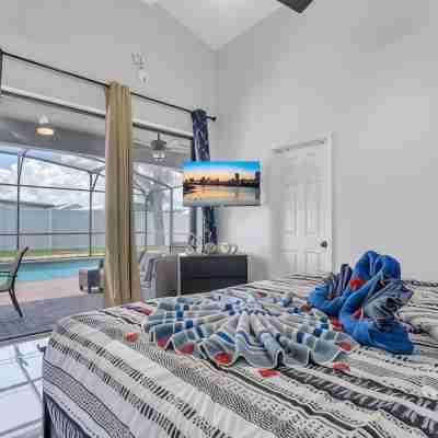 LUXURY HOME!! 4BEDS/3B. PRIVATE POOL! Rooms