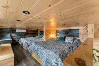 Lake James Cozy Cabin.  Waterfront! - Alphydda