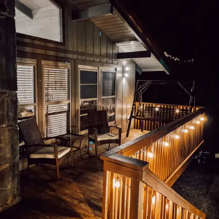 Spacious 3BR/3BA Cabin Only 0.5 Miles From Slopes!