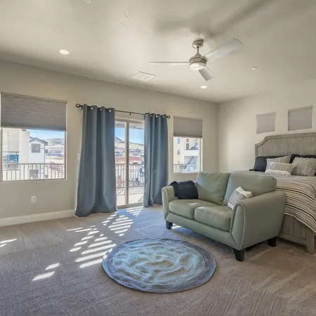 Zions Village, 7BDR 6BTH, Spacious Home, Beautiful Pool, near Zions Nat Park.