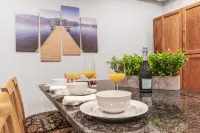 Okanagan Lakeview Oasis, 2 Bed, 2 Bath, Sleeps 6 - Pool