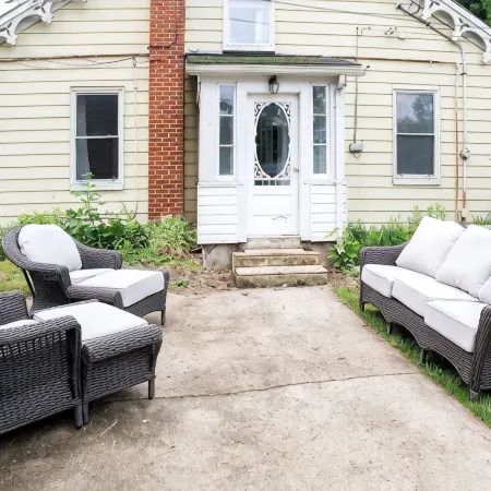 Main Street Family Retreat, Walking Distance to Beach & Downtown. Pet Friendly!
