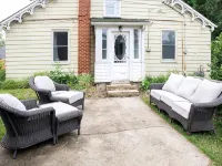 Main Street Family Retreat, Walking Distance to Beach & Downtown. Pet Friendly! - Wifi