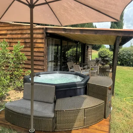 Authentic Luberon, Lodge-Style House in the Heart of Nature