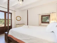 Villa With Private Pool with Sea Views . Homely traditional majorcan house 德亞住宿飯店