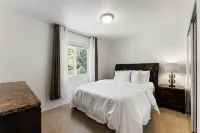 The Jetty House - Hot Tub, Walk to Beach, Sleeps 10, Pets Allowed - 4-Star