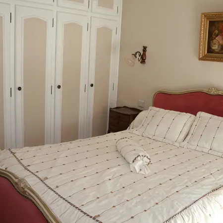 Superb apartment, downtown, private parking, quiet with elevator
