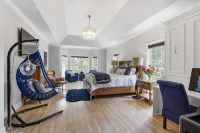 Stunning Luxury@Lakehouse Mansion w Pool&Spa10min from airport 20min dwntwn - สระว่ายน้ำส่วนตัว