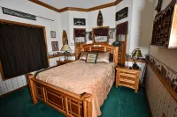 Shangri-La ♛ Private Waterfront Resort Sleeps 30 • 3 Acres •Mega Pool•Game House - ジャグジー